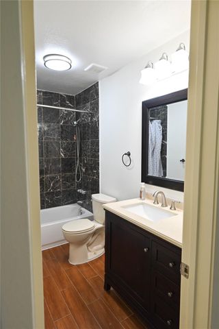 2206 Barrington Place Drive, Sugar Land, TX 77478