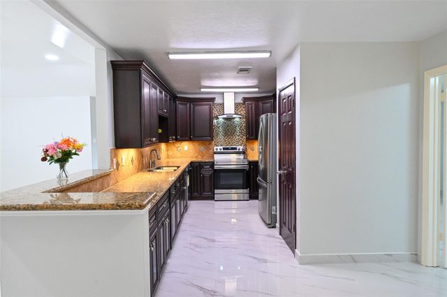 2206 Barrington Place Drive, Sugar Land, TX 77478
