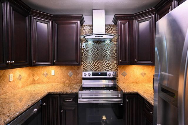 2206 Barrington Place Drive, Sugar Land, TX 77478