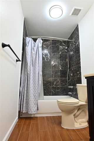 2206 Barrington Place Drive, Sugar Land, TX 77478