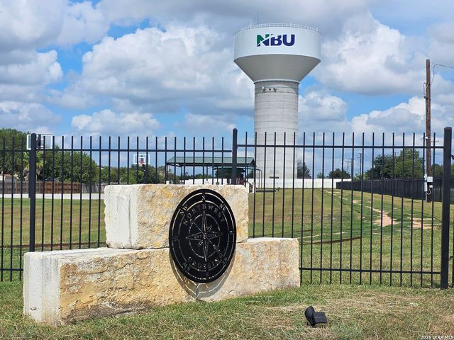 722 CROSSPOINT DR, New Braunfels, TX 78130