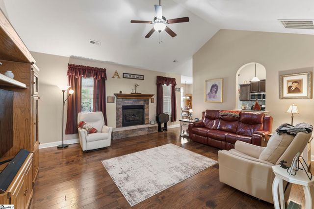 112 Providence Point Lane, Wellford, SC 29385