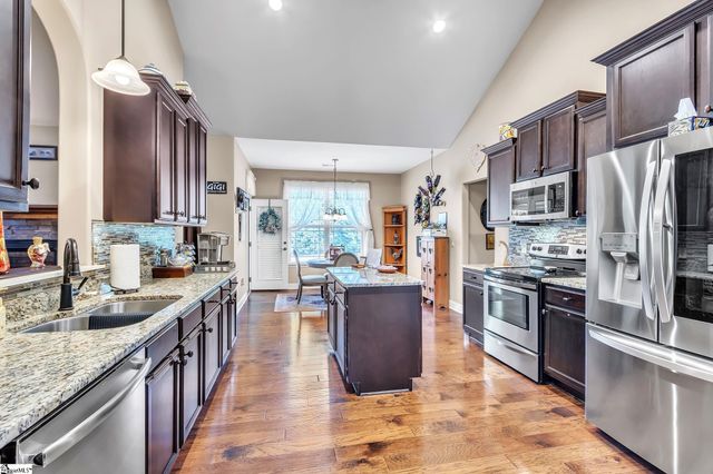 112 Providence Point Lane, Wellford, SC 29385