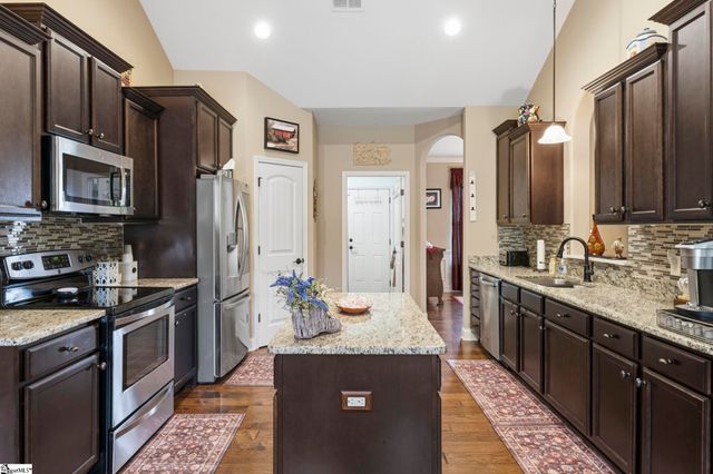 112 Providence Point Lane, Wellford, SC 29385