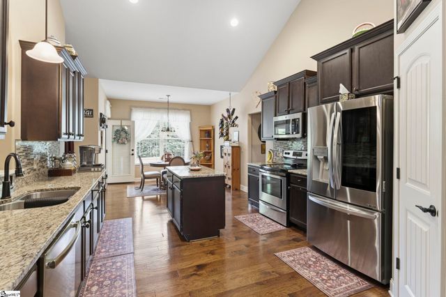 112 Providence Point Lane, Wellford, SC 29385