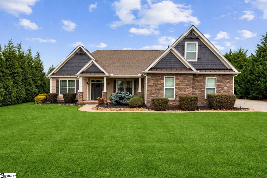 112 Providence Point Lane, Wellford, SC 29385