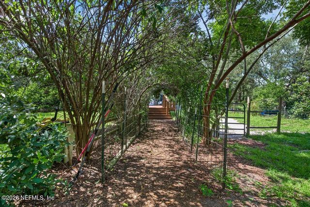 101 POND Circle, Interlachen, FL 32148