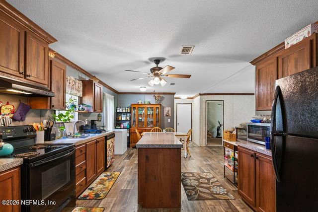 101 POND Circle, Interlachen, FL 32148