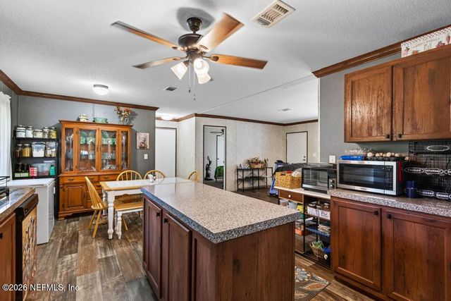 101 POND Circle, Interlachen, FL 32148