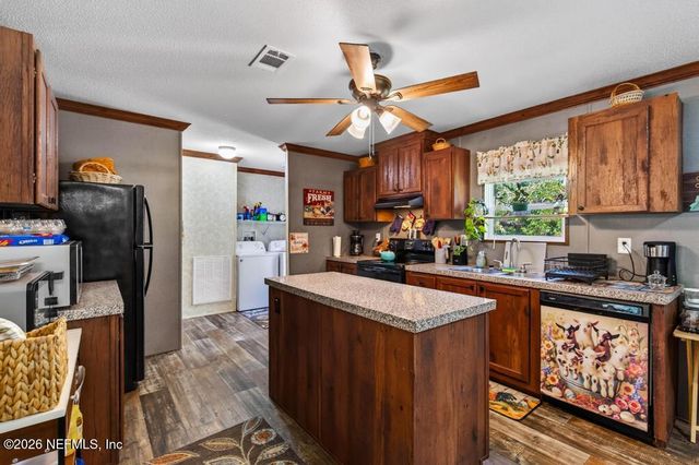 101 POND Circle, Interlachen, FL 32148