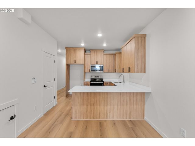 14142 Holcomb Blvd, Oregon City, OR 97045