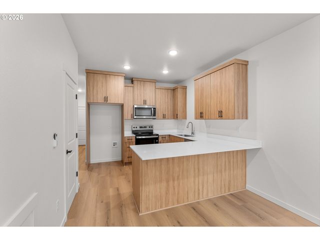 14142 Holcomb Blvd, Oregon City, OR 97045
