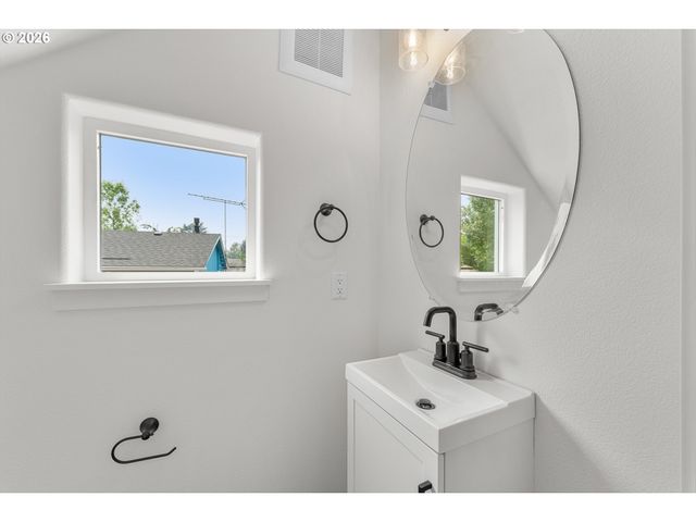 14142 Holcomb Blvd, Oregon City, OR 97045