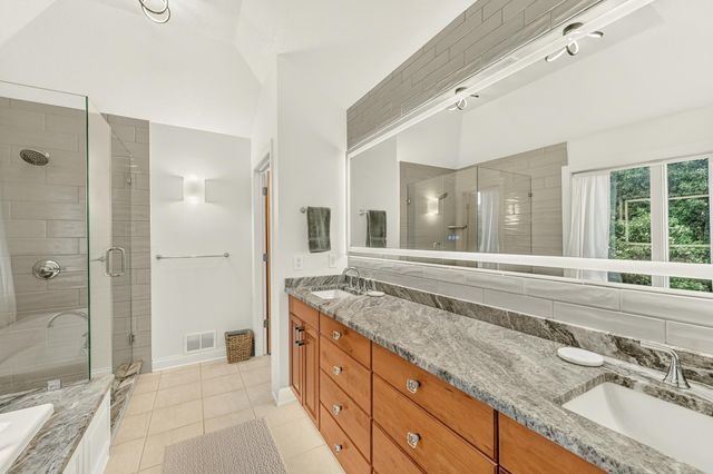 5015 Regal Oak Lane SW, Rochester, MN 55902