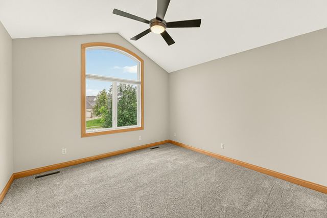 5015 Regal Oak Lane SW, Rochester, MN 55902