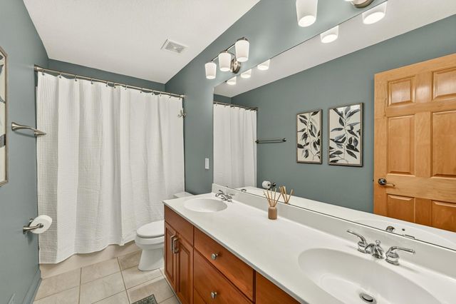 5015 Regal Oak Lane SW, Rochester, MN 55902