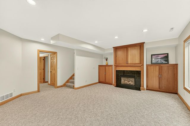 5015 Regal Oak Lane SW, Rochester, MN 55902