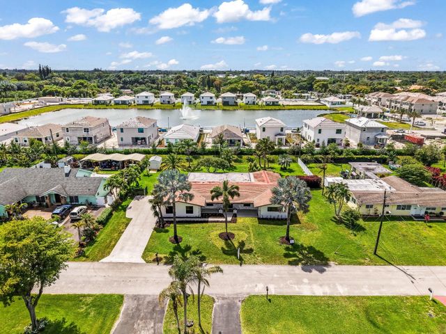 4761 SW 72nd Avenue, Davie, FL 33314