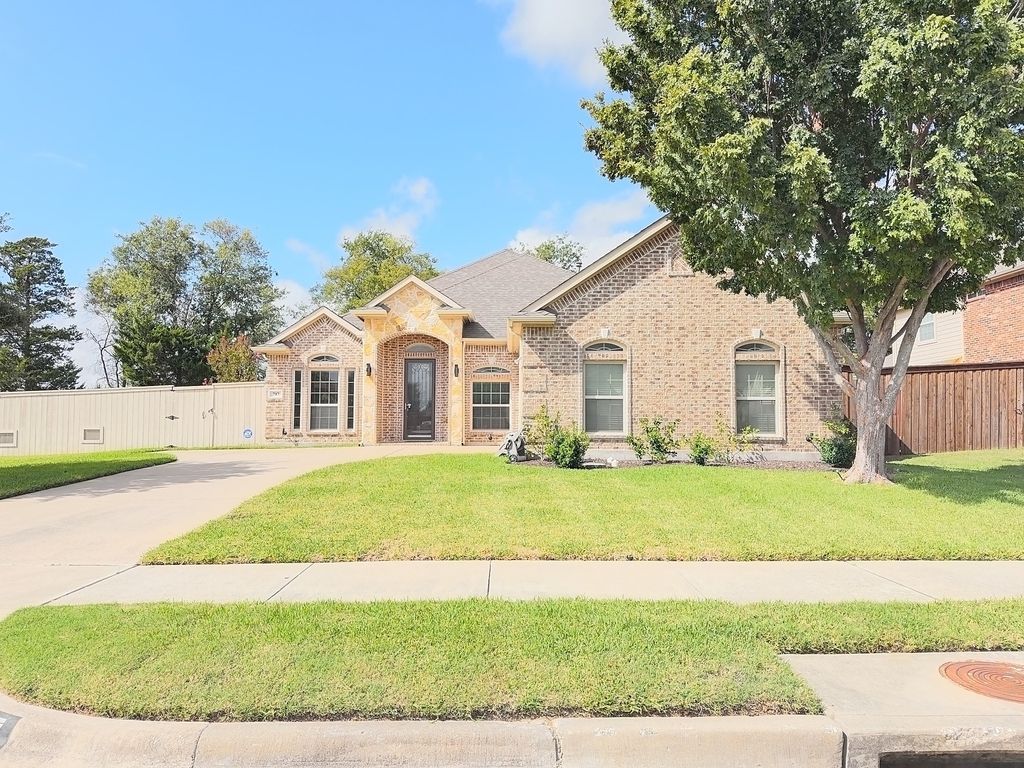 717 Keswick Drive, Desoto, TX 75115 — exterior