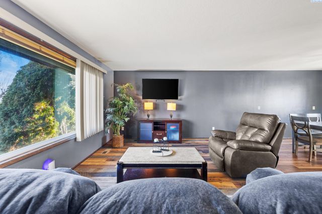 3124 S Cascade St, Kennewick, WA 99337