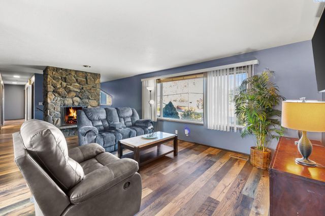 3124 S Cascade St, Kennewick, WA 99337