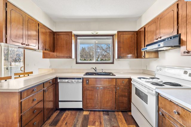 3124 S Cascade St, Kennewick, WA 99337