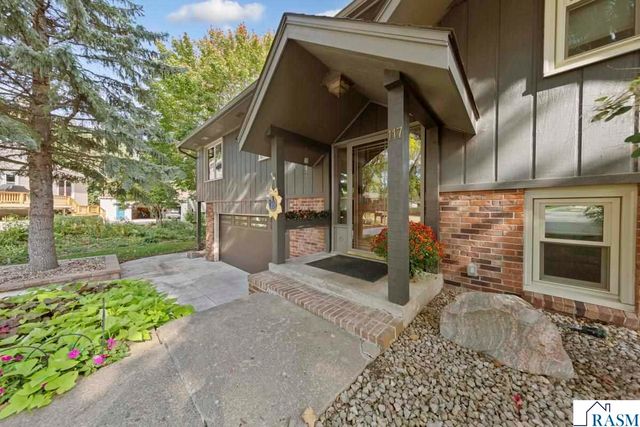 117 Marquette Avenue, North Mankato, MN 56003