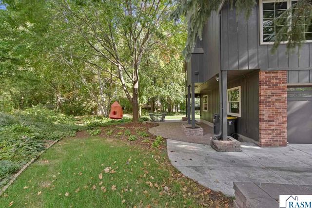 117 Marquette Avenue, North Mankato, MN 56003