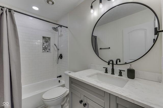 419 Hollybrook Drive, New Whiteland, IN 46184