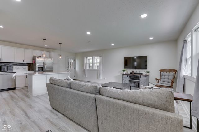 419 Hollybrook Drive, New Whiteland, IN 46184