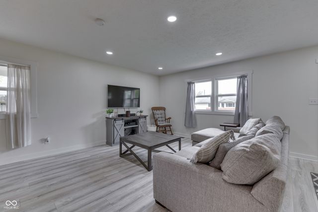 419 Hollybrook Drive, New Whiteland, IN 46184