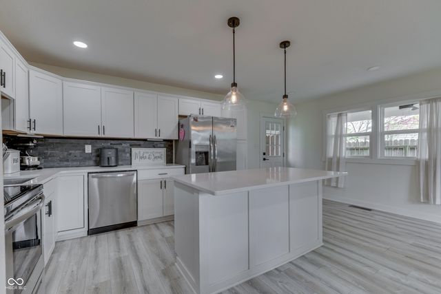 419 Hollybrook Drive, New Whiteland, IN 46184