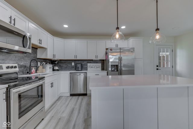 419 Hollybrook Drive, New Whiteland, IN 46184