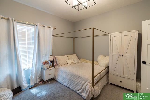 10217 S 109 Street, Papillion, NE 68046