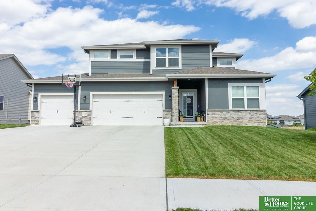 10217 S 109 Street, Papillion, NE 68046