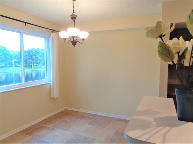 1650 N 42nd Circle 206, Vero Beach, FL 32967