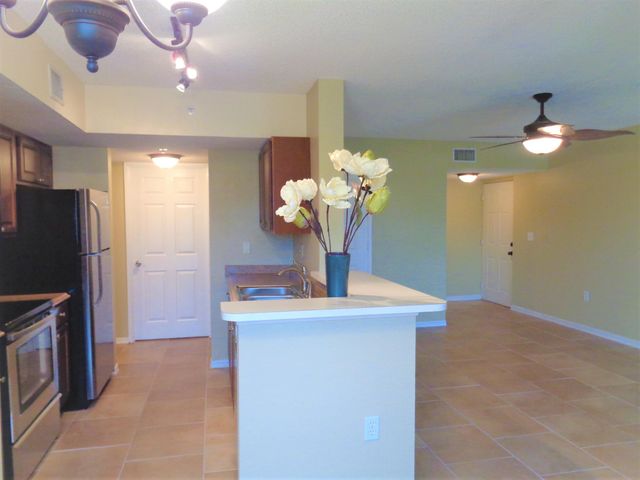 1650 N 42nd Circle 206, Vero Beach, FL 32967