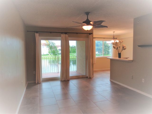 1650 N 42nd Circle 206, Vero Beach, FL 32967