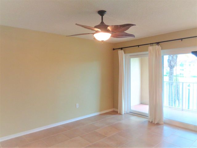 1650 N 42nd Circle 206, Vero Beach, FL 32967