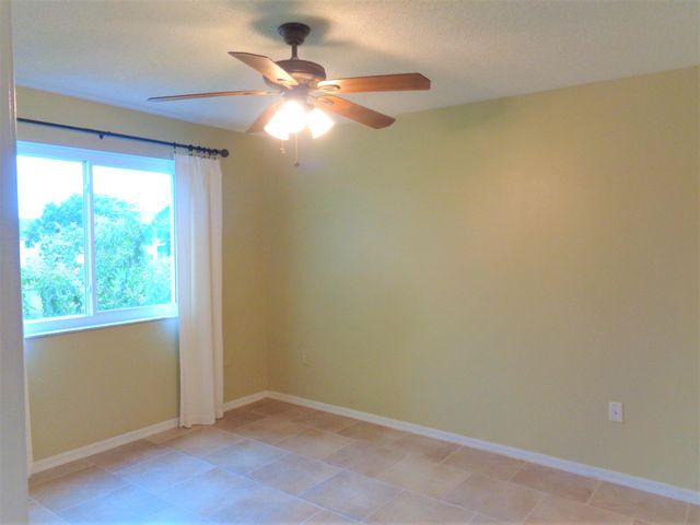 1650 N 42nd Circle 206, Vero Beach, FL 32967