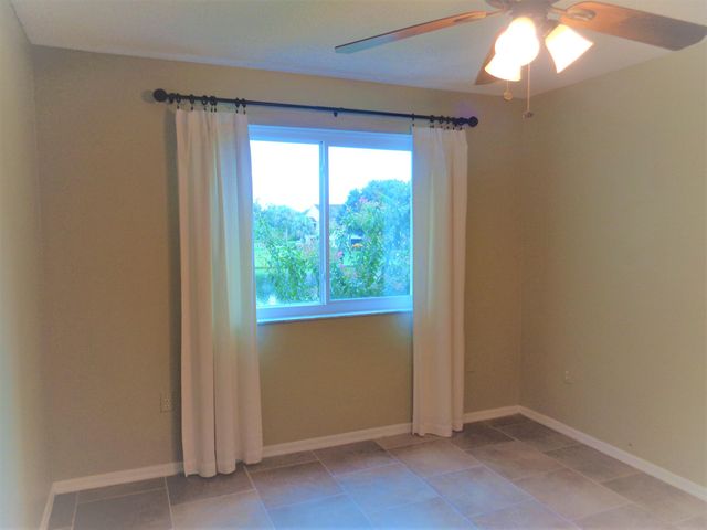 1650 N 42nd Circle 206, Vero Beach, FL 32967