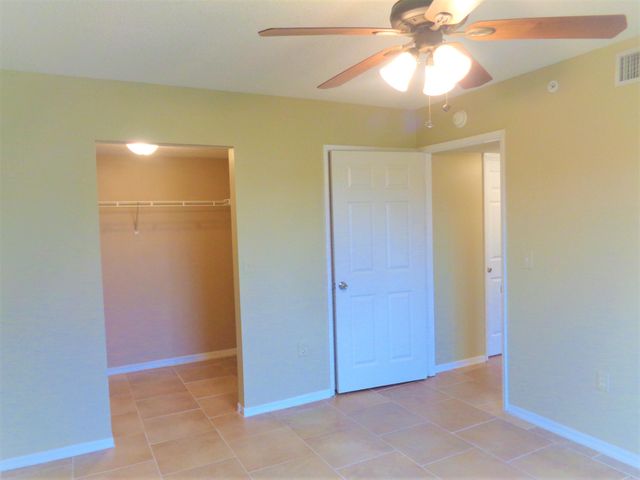 1650 N 42nd Circle 206, Vero Beach, FL 32967