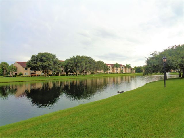 1650 N 42nd Circle 206, Vero Beach, FL 32967