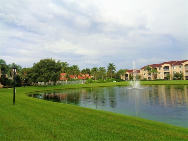 1650 N 42nd Circle 206, Vero Beach, FL 32967