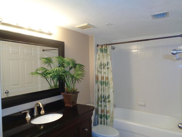 1650 N 42nd Circle 206, Vero Beach, FL 32967
