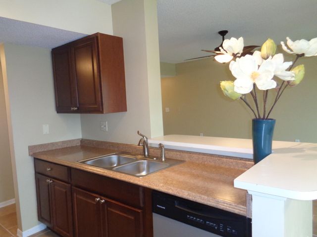 1650 N 42nd Circle 206, Vero Beach, FL 32967