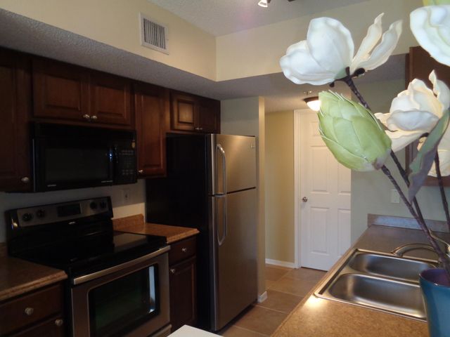1650 N 42nd Circle 206, Vero Beach, FL 32967