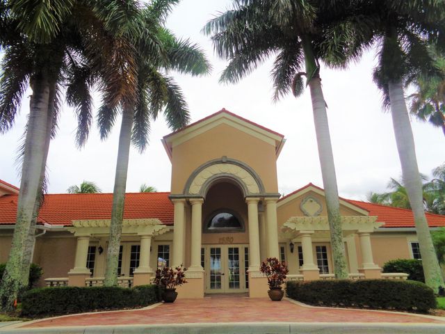 1650 N 42nd Circle 206, Vero Beach, FL 32967