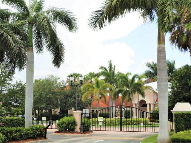 1650 N 42nd Circle 206, Vero Beach, FL 32967
