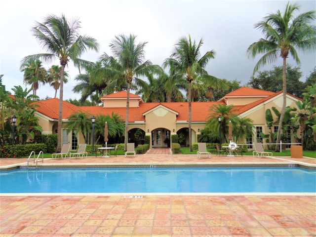1650 N 42nd Circle 206, Vero Beach, FL 32967